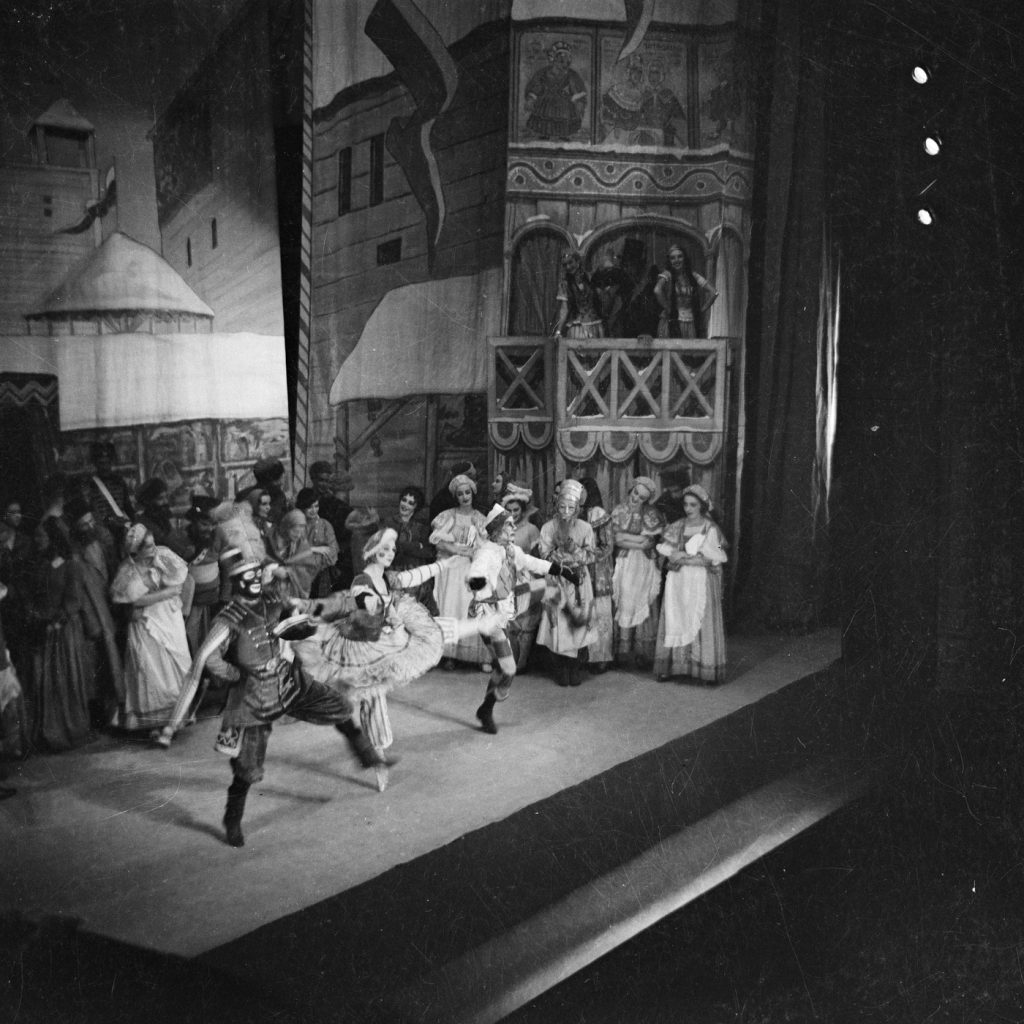Ballets Russes: Helene Kirsova stars in Petrouchka, at the Theatre Royal, Sydney, in 1937.