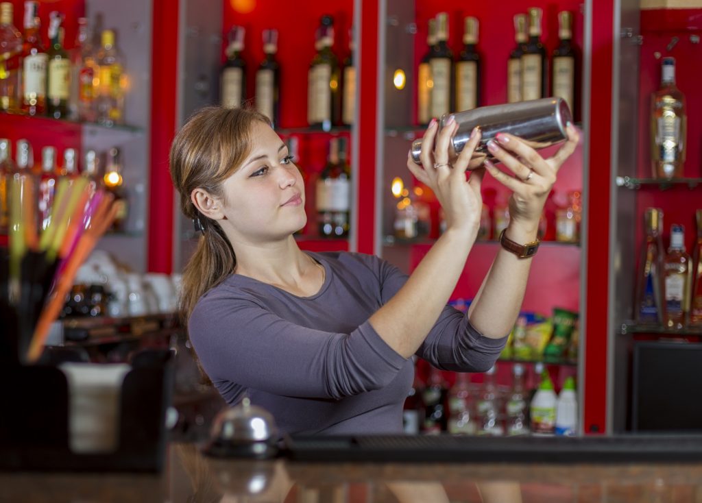bartender_shaker_Cennarium_Acting
